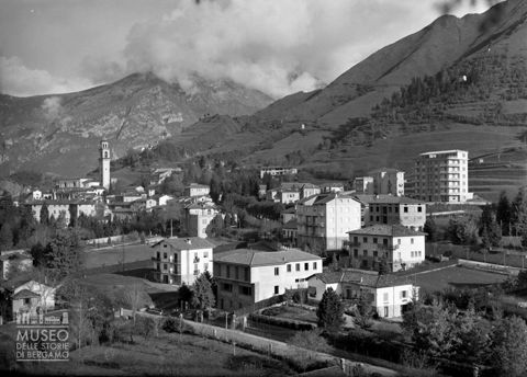 Clusone, palazzine e Basilica