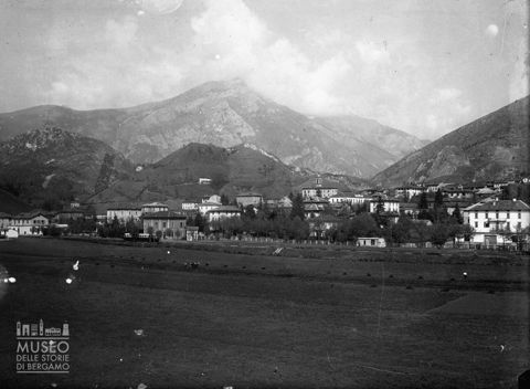 Panorama di Clusone con ferrovia