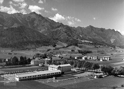 Veduta con campo di calcio
