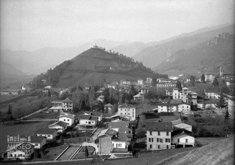 Veduta con monte Crosio