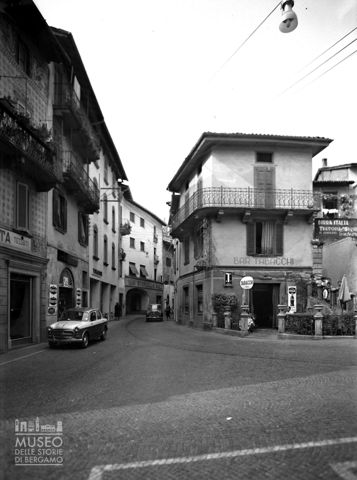Piazza e via di Clusone