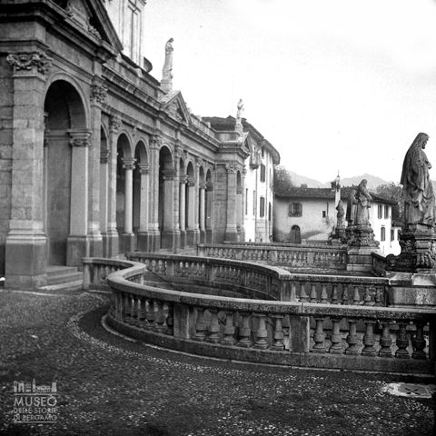 Sagrato della Basilica di Clusone