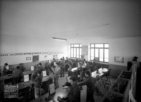 Aula di una scuola professionale e alunni