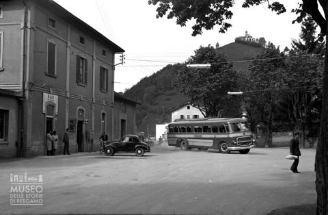 Stazione con corriera