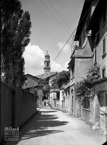 Strada e campanile