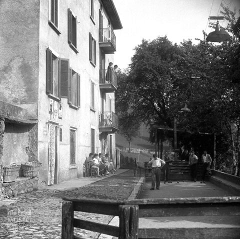 Edificio con campo di bocce