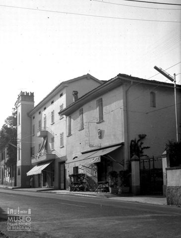 Mozzo, edifici su via Crocette