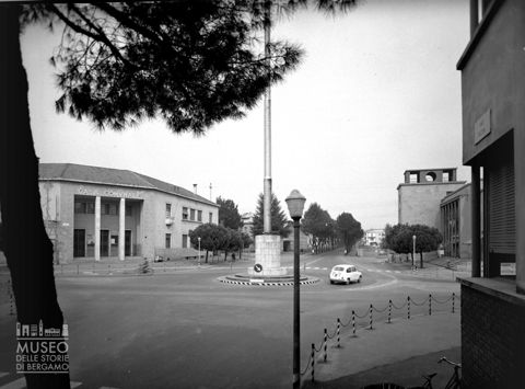 Piazza con Casa comunale