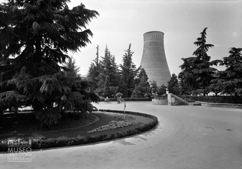Dalmine, Stabilimenti Dalmine: parco con torre termoelettrica