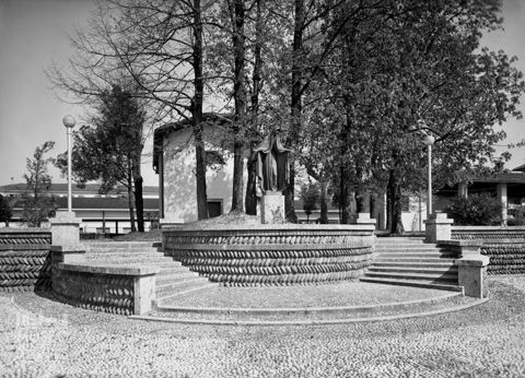 Statua e chiesa di San Giorgio