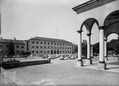 Palazzo della direzione, facciata