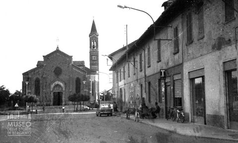 Piazza e chiesa di Santa Maria Assunta