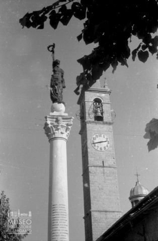 Monumento ai caduti e campanile