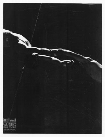 Trapezisti durante un'esibizione [2]