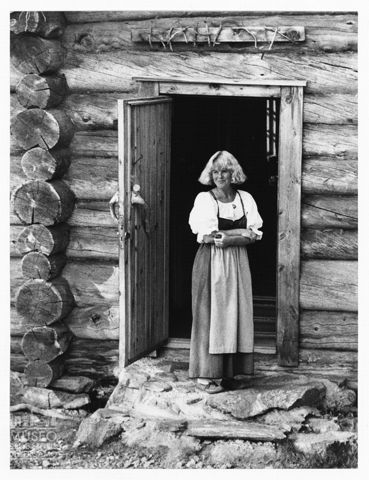 Donna in abito tradizionale