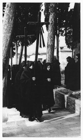 Donne in processione