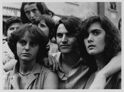 Ritratto di un gruppo di giovani