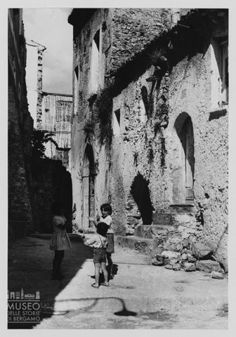 Bambini che battono le mani