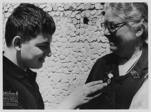 Giacomo incontra Rosetta Locatelli in visita alla scuola elementare