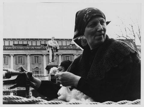 Donna in abito tradizionale