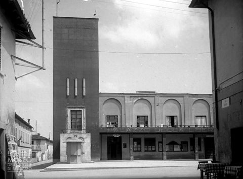 Edificio presso un incrocio