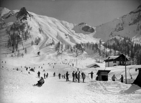 Campo con sciatori [1]