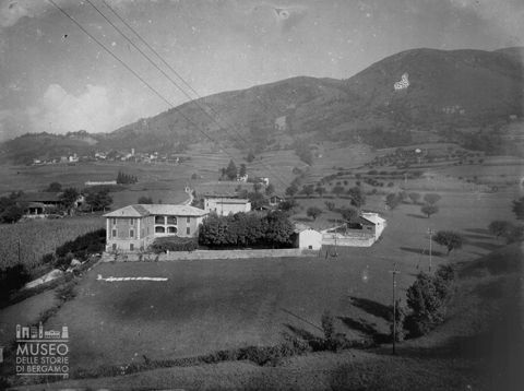 Periferia con stazione inferiore della seggiovia