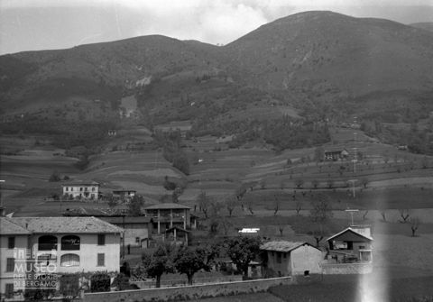 Periferia di Gandino con  stazione inferiore della seggiovia