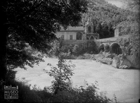 Gazzaniga, cappella e ponte