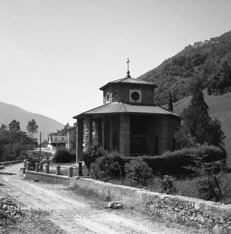 Gazzaniga, veduta del Tempietto votivo del Crocifisso miracoloso