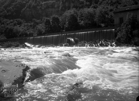 Gazzaniga, fiume Serio e cascata