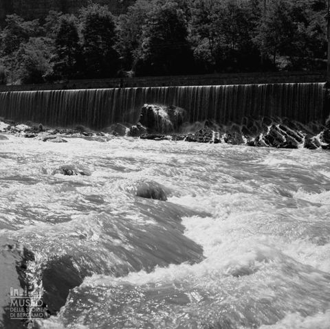 Gazzaniga, corso del fiume Serio e cascata