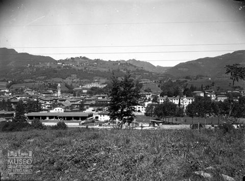 Gazzaniga, veduta del paese