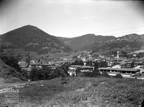 Gazzaniga, panorama del centro abitato