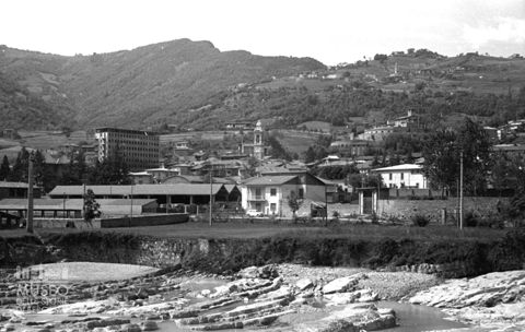 Gazzaniga, fiume Serio e centro abitato