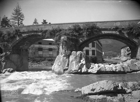 Gazzaniga, ponte sul fiume Serio
