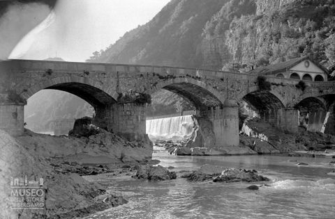 Ponte sul Serio e chiesa