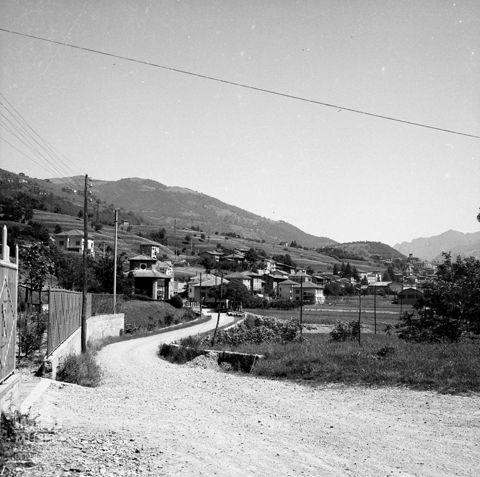 Gazzaniga, strada verso il Tempietto Votivo