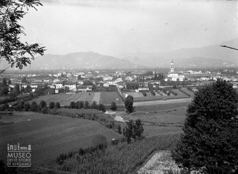 Veduta con colline