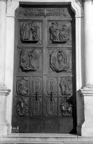 Portale decorato della chiesa parrocchiale