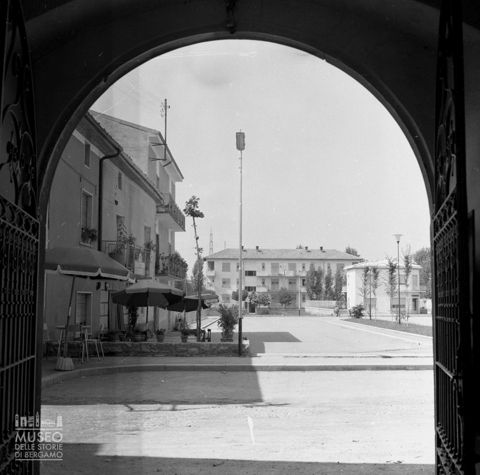 Locale affacciato sulla piazza
