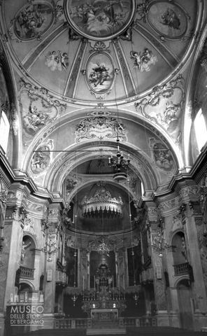 Interno della chiesa della Trinità