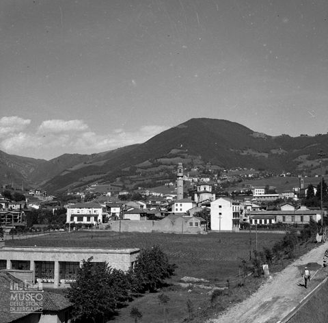 Panorama con cimitero