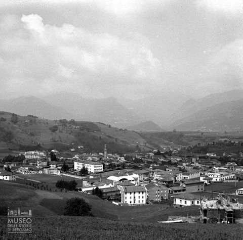 Veduta con muratori