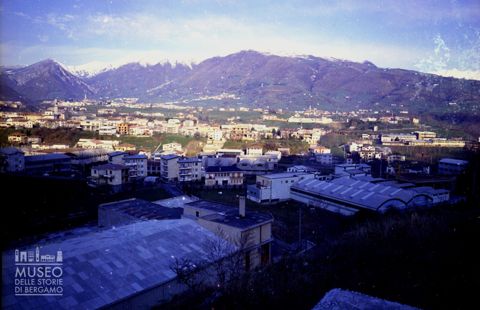 Panorama con capannoni