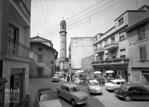 Piazza e campanile