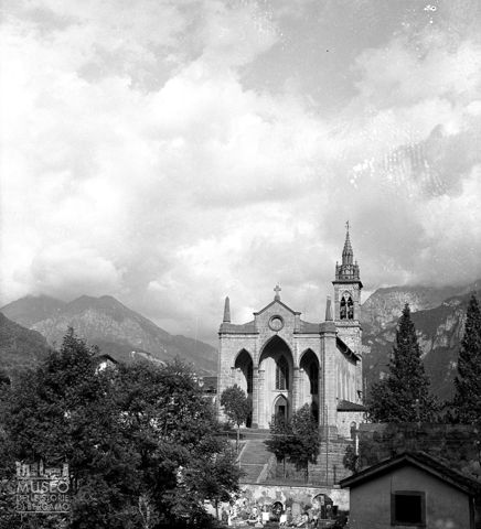 Chiesa di San Martino Oltre la Goggia e cimitero