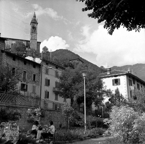 Giardino pubblico e chiesa [1]