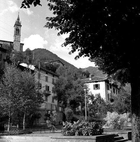 Giardino pubblico e chiesa [2]