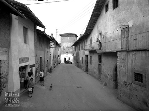 Via del centro di Levate